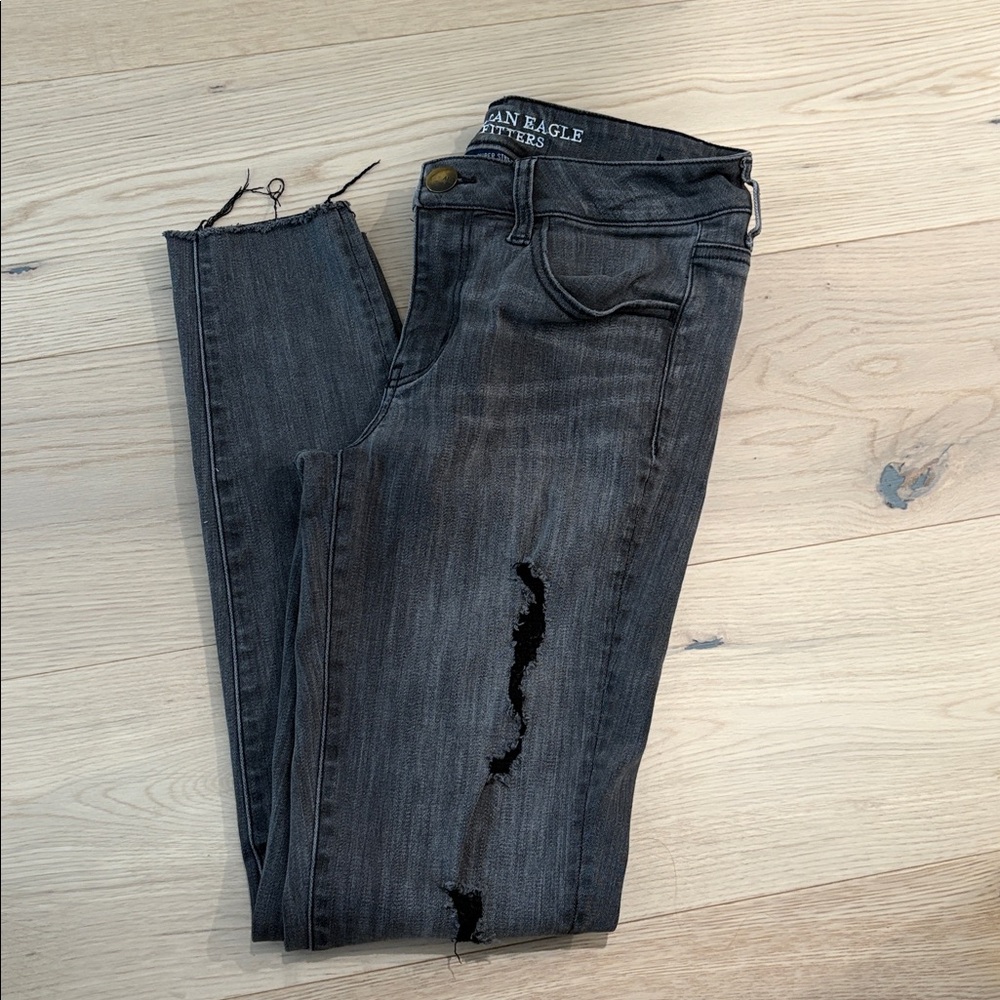 American Eagle Eagle Women's Distressed‎ Charcoal Skinny Jeans size 8